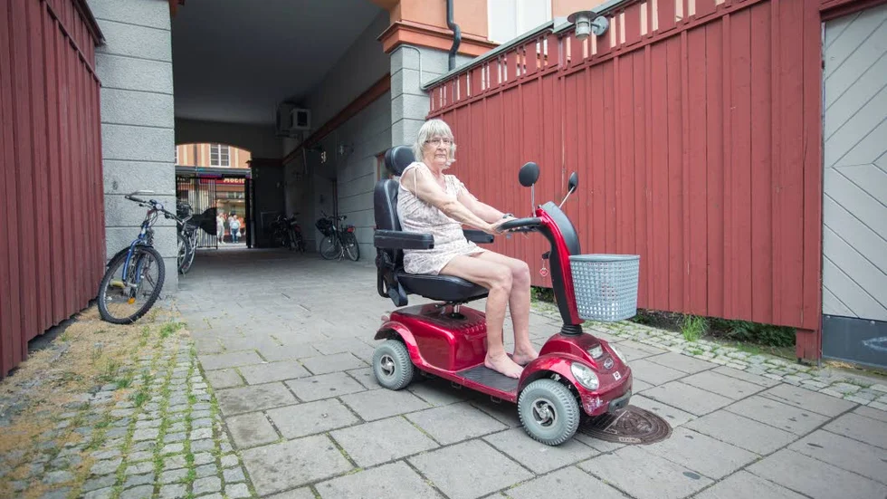 En eloped klassas, tvärtemot en elrullstol, som ett fordon eftersom den har ett styre.