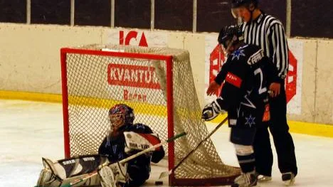 Jesper Gyllning stred tappert i Avans kasse, men motståndet var för tufft. Lycksele vann finalen i Niclas Wallin Cup med 7-0.