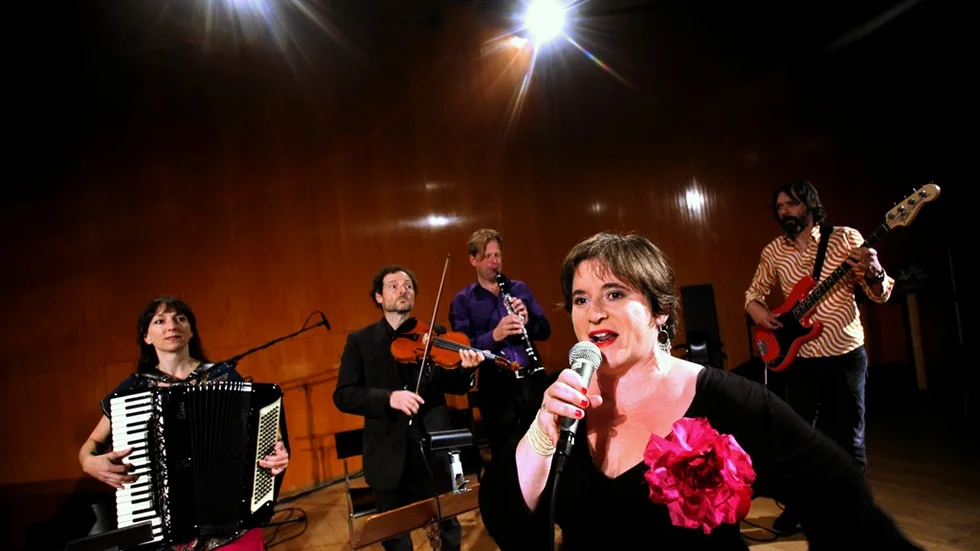 Anne Kalmerings sång på jiddisch öppnar dörrar till klezmerkulturen  FOTO: Tord Olsson