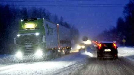 Trafik i snöoväder.