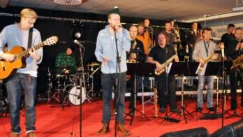 Världsartister som Norrbottens Big Band, Viktoria Tolstoj och Movits spelade och sjöng vid premiären på fredag.<_Bildtext Fotobyline>FOTO: Marie Ridderström</_Bildtext Fotobyline>