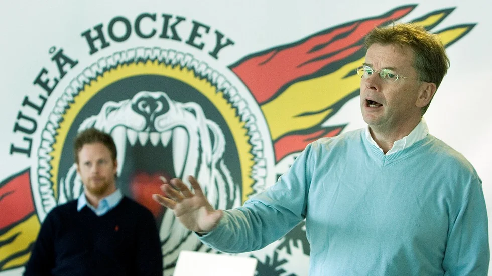 Tränaren Jonas Rönnqvist ska få ett nyförvärv av sportchefen Lars ”Osten” Bergström – men det blir ingen transatlant. Luleå har reserverat en plats för stjärnan Cam Abbott som fortfarande lider av sin hjärnskakning.