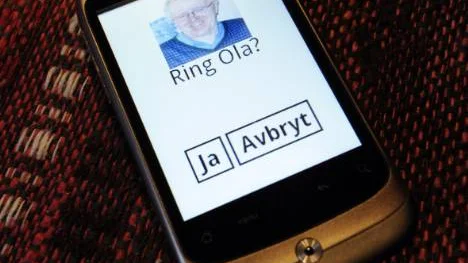 Enkelt och bra - ett "ja" så ringer telefonen upp maken. Om han inte svarar går samtalet automatiskt vidare till andra närstående tills någon svarar.FOTO: Pär Bäckström