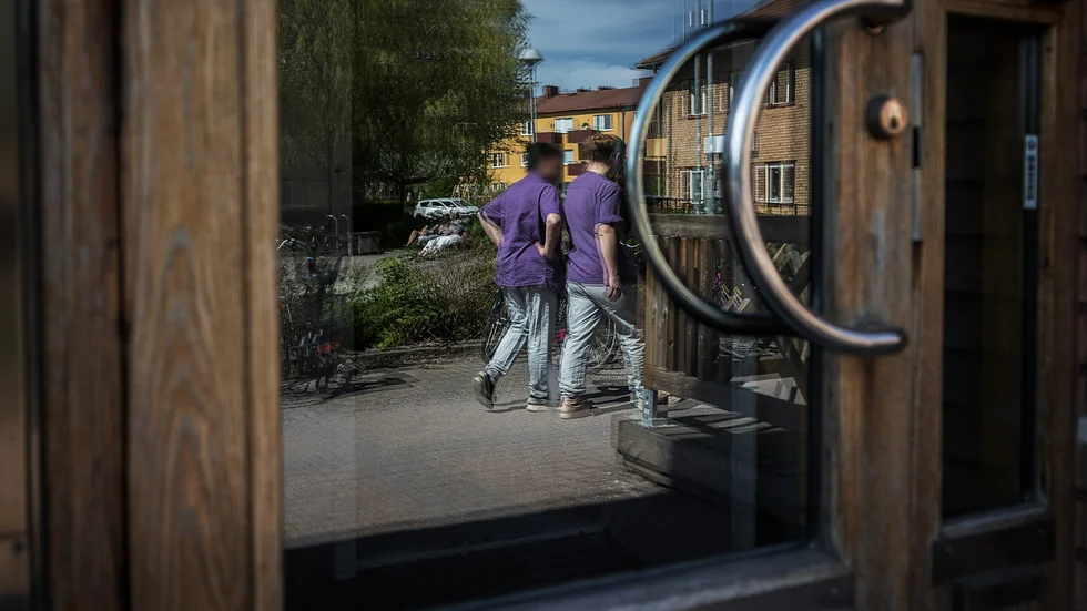 Uppsala lägger mindre på sin äldreomsorg än genomsnittskommunen.  Nu berättar personal om vilka konsekvenser det får för omvårdnaden. Bilden är en arkivbild, personerna på bilden har inget med texten att göra.