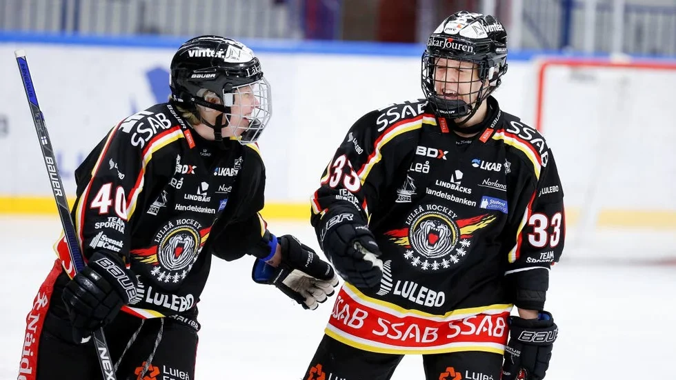 Vinst. Noora Tulus och Michelle Karvinen hade all anledning att le efter segern.