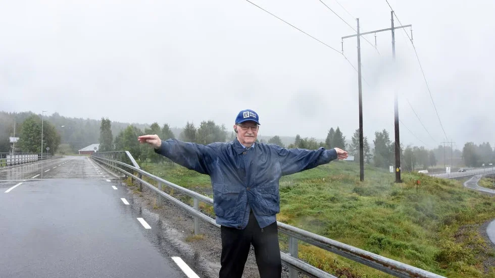 Kräver förlängning. Björn Ekström, Grannsamverkan, anser att Trafikverkets bullerdämpande åtgärder som ska genomförs är otillräckliga och kräver att bullerplanken förlängs efter 97:an på bägge sidor om bron över riksvägen.
