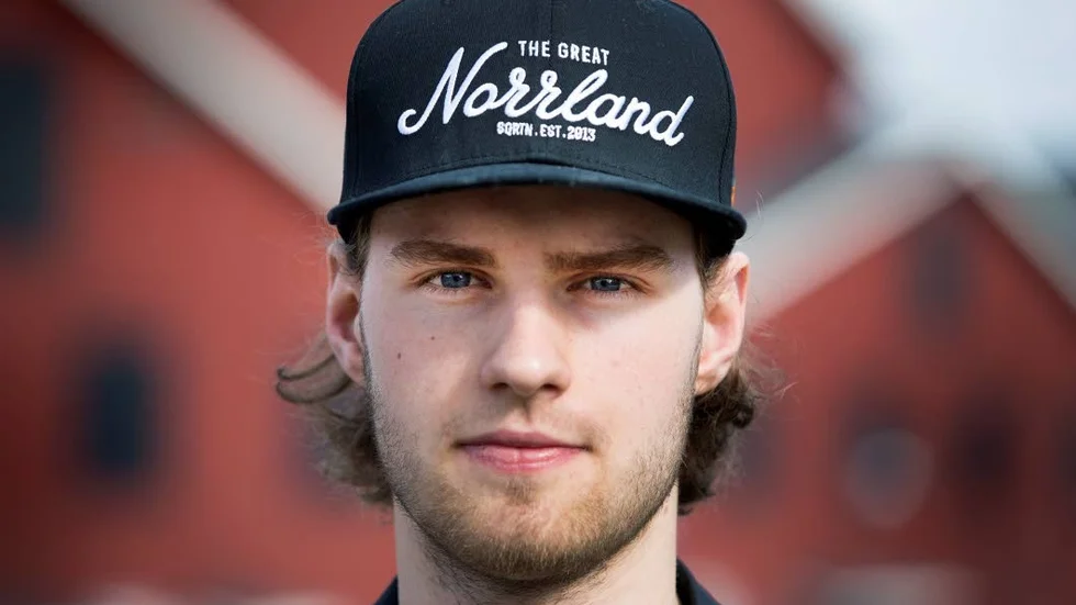 Tungt. Oscar Masiello fick släppa in fyra puckar när han gjorde debut i målet för Björklöven.