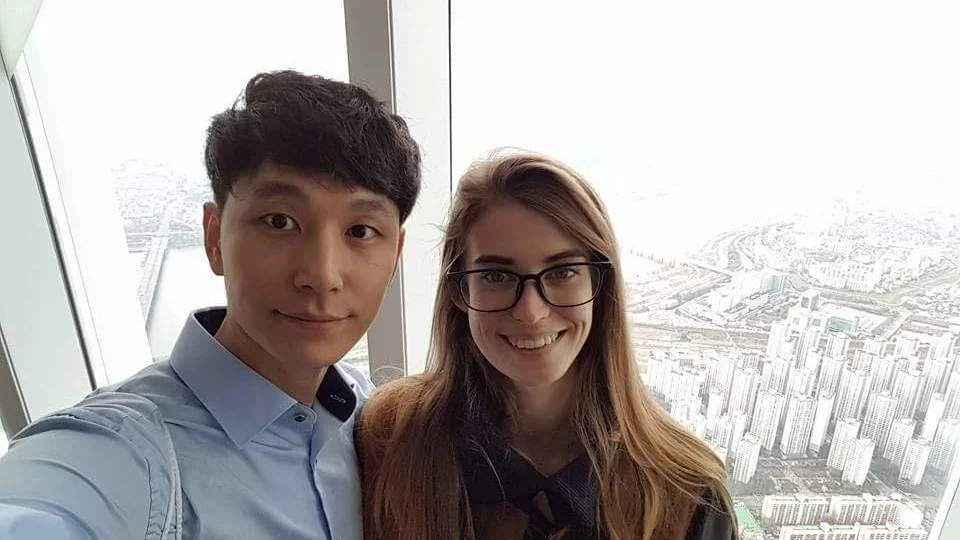 Johanna Ruuth tillsammans med mannen Tae-hwan Jin.