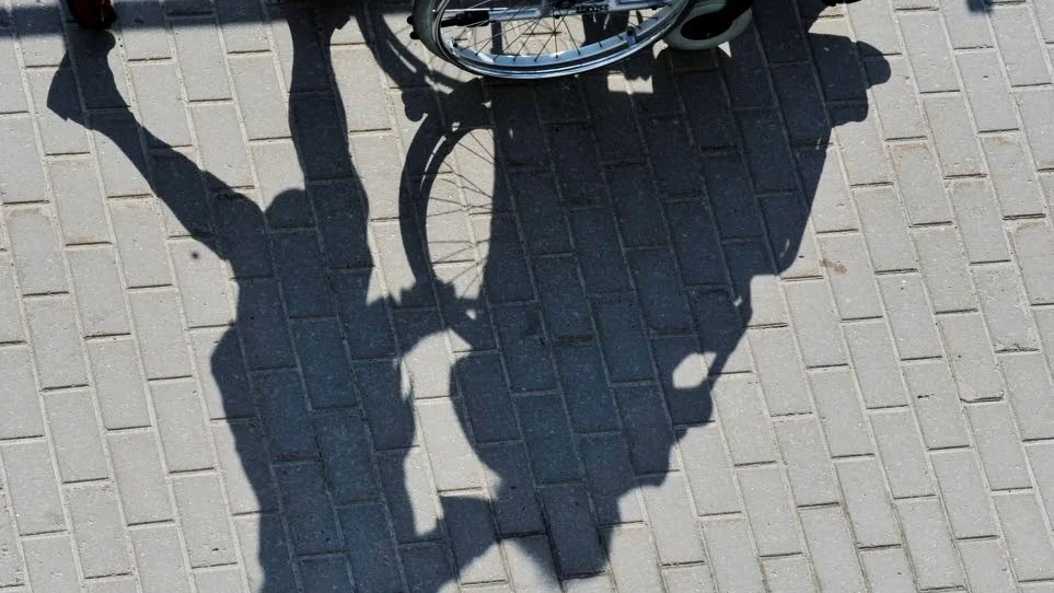 På vift. Hjälpmedel för miljoner är försvunna i svenska landsting och regioner. Ibland har de sålts på Blocket.