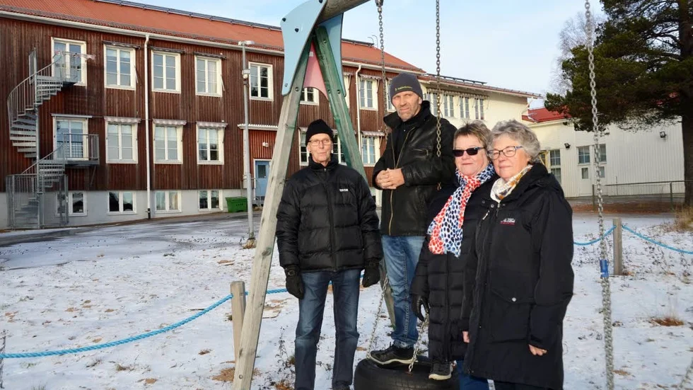 "PRIMA PLATS FÖR BOENDE FÖR ÄLDRE." Christer Brännmark, Ola Lygren, Karin Öberg och Birgitta Sjöberg tycker att Kalix kommuns boende för äldre ska vara här, i Risöns nedlagda skola.