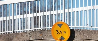 UPPDATERAD: Lastbil körde in i cykelbro i Visby