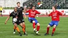Målskytt. Kaj Andersson gjorde ett av Gutes mål i segermatchen mot Köping. Men han drog dessutom på sig ett gult kort som innebär avstängning i nästa match.Foto: ROLF JÖNSSON