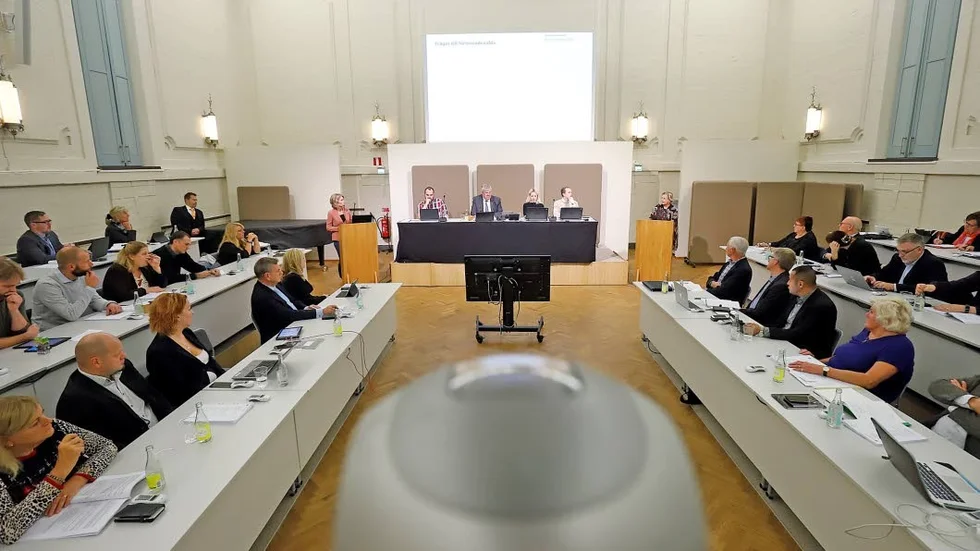 Fullmäktigemötet äger rum måndagen den 26 augusti klockan 17.30, i Paulinska salen i Strängnäs. Mötet är öppet för allmänheten och går också att följa via webb-tv på kommunens hemsida.