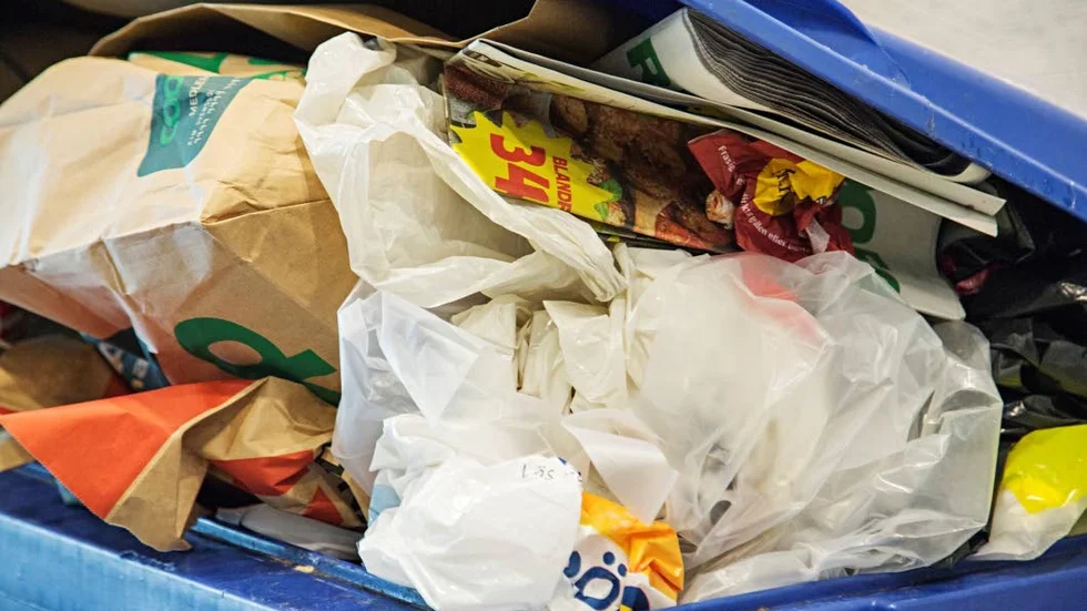 Under sommaren har det varit stora problem med sophämtningen i Katrineholm, Flen och Vingåker. Under veckan hoppas Sörmland vatten vara ikapp med tömningen.