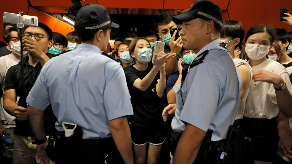Det ligger i den kinesiska regimens imperialistiska intresse att ha en geografisk, ekonomisk och politisk zon som följer regimens melodi. Ett frihetligare Hongkong passar inte in i den bilden. Demonstranterna kommer med stor sannolikhet inte få det enklare framöver.