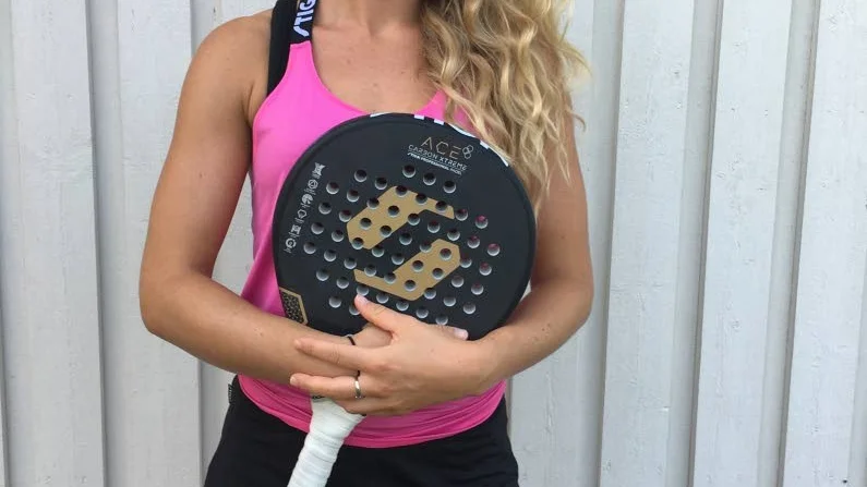 Emmie Ekdahl, landslagsspelande padelproffs.
