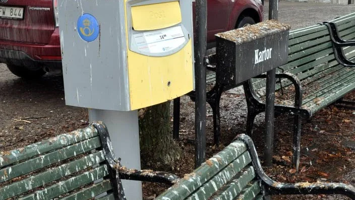 Inte en allt för trevlig syn för den som vill sätta sig ner.