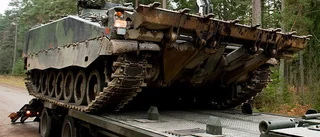 Militärfordon genom isen – en död