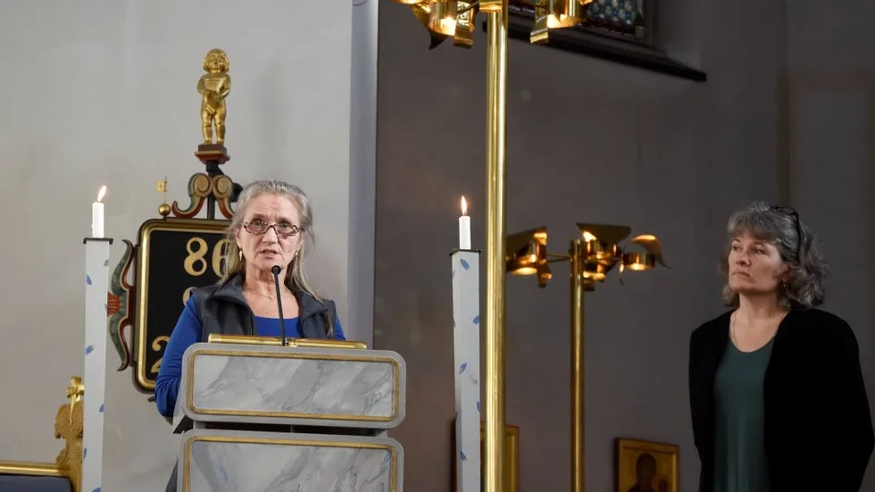 Rättvisemärkt kyrka. Diplomeringen ägde rum i samband med en gudstjänst i Luleå domkyrka. Här ses Lill Lindström Lundgren och Mona Eriksson.
