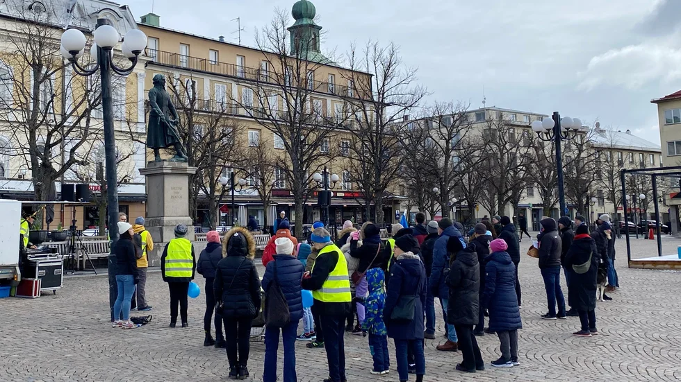 Kommunens säkerhetssamordnare Cecilia Knypegård höll tal på torget i Motala.