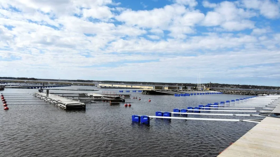 Tomt. Det är fortfarande inga båtar som intagit sina platsen på Ettans båthamn i Södra hamn. Det är fortfarande driftarbeten som pågår och man siktar på att vara helt klara till första juni.