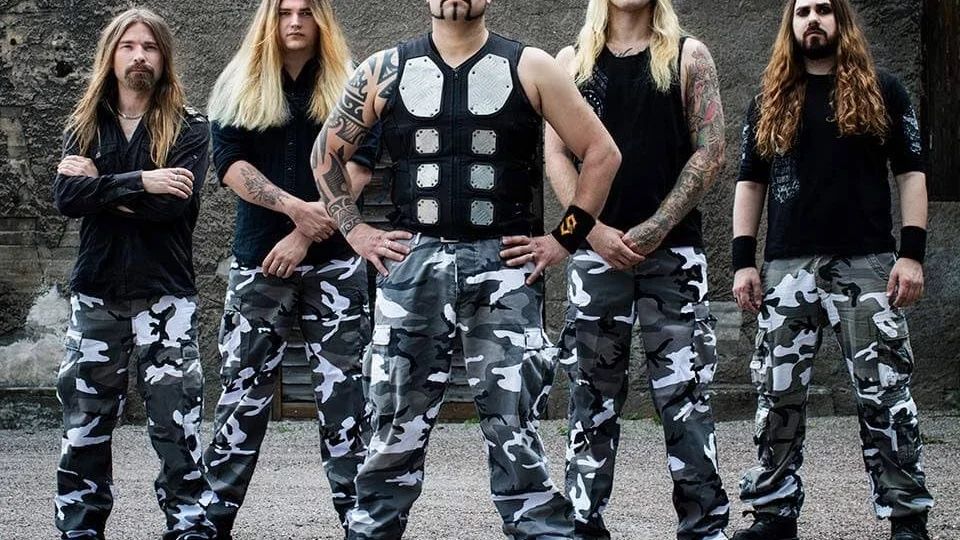 Power-metal. Bodensaren Tommy Johansson (tvåa från vänster) är sedan några månader tillbaka gitarrist i Sabaton.