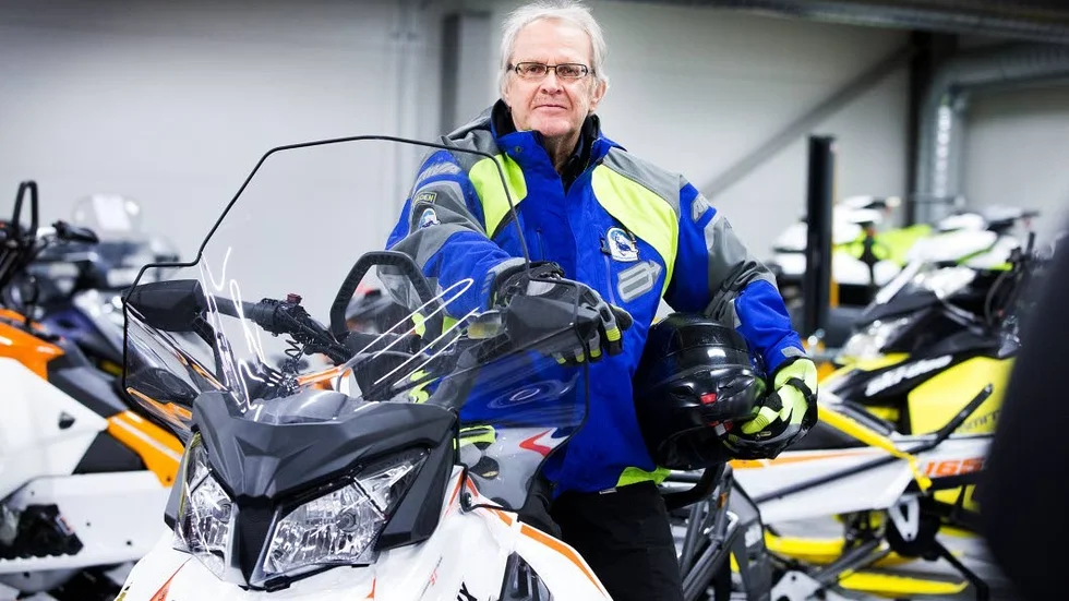 Kritisk. Anders Peterson, ordförande i Vinterstadens skoter- och fritidsförening, ogillar regeringens beslut om skoterförbudsområden i fjällen. Men han menar samtidigt att det är de ledande lokala politikerna som gjort fel från början.