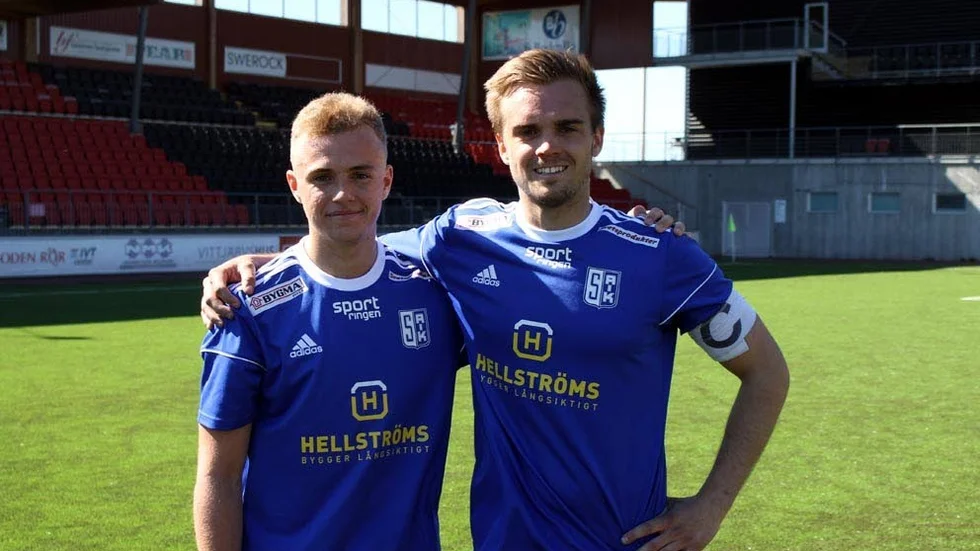 Hjältarna. Jonathan Eriksson och  Peter Berglund ordnade Storforssegern med ett vackert dribblingsnummer och ett träffsäkert vänsterskott.