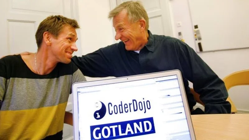 Henrik Brents och Gunnar Bergfasth startar upp Coderdojo Gotland.