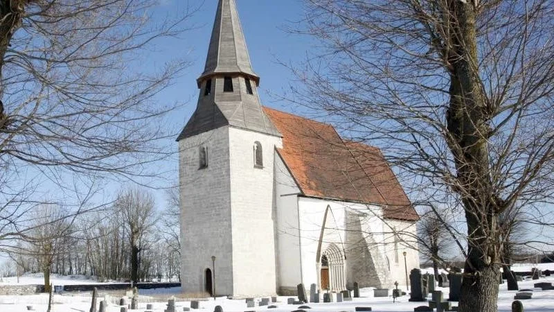 Vänge kyrka exteriör vinter snö