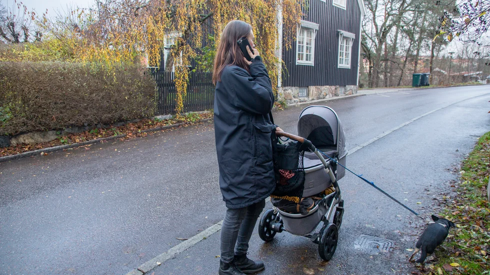 Sluta pilla på mobilen och ägna er istället åt era barn, skriver signaturen Stolt 40-talist.
