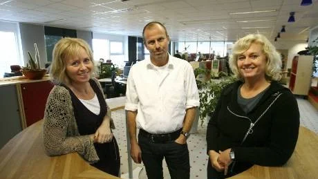 Lugna. Någon försäljning av Svenska Spel blir inte aktuell på lång tid tror Miriam Nilsson, Mikael Franzén och Monica Medvall Hansson, anställda på Svenska Spel. Foto: Rolf Jönsson
