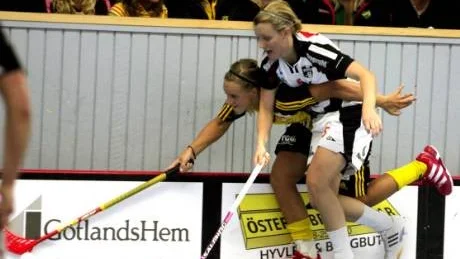 Trängd. Sara Anteryd slet hårt i gårdagens match mot Rönnby, men fick inte samma utdelning som i lördags mot Karlstad.  Foto: bengan Zettergren