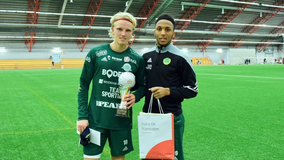 Prisade. Max Wårell, till vänster, blev matchens lirare när Bodens BK vann Arnes Bil Cup. Willie Clemons, till höger, blev utsedd till turneringens bästa lirare.
