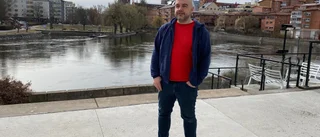 Han har skrivit en feelgood-roman i Norrköpingsmiljö