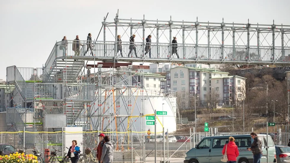 Den temporära gångbron som blivit allt mer permanent.