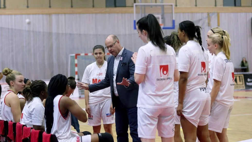 Fjärde raka förlusten, men coach Möstl fick flera positiva besked med sig hem till Ica Maxi Arena.