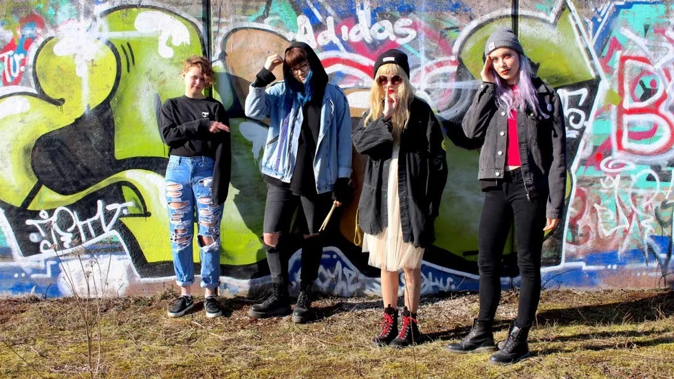 Bandet ”Naïf” bestående av, från vänster till höger: Julia Tengelin, gitarr, Alma Dahlström, trummor och sång, Ninia Vierth, bas och Felicia Godman, sång och andra gitarr.