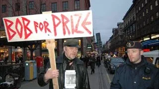 Tomas Lindholm som driver Kutens bensin på Fårö, har sedan länge kämpat för att Bob Dylan ska gå Nobelpriset i litteratur.