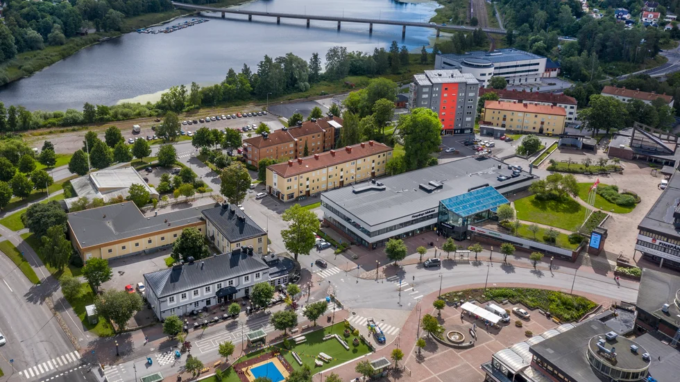 En 53-årig man åtalas nu för ett stort antal brott som skett i Finspång.