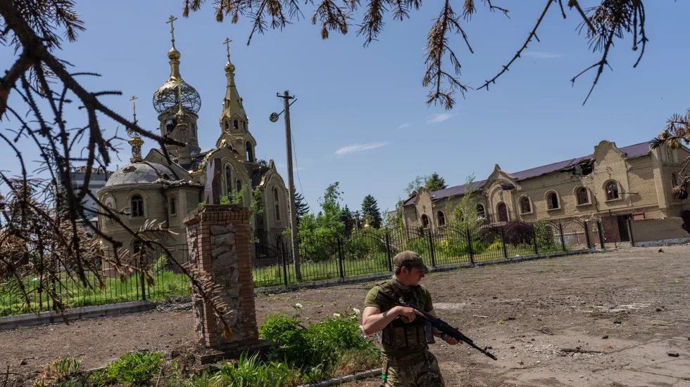 En ukrainsk soldat nära frontlinjen i Donetsk.