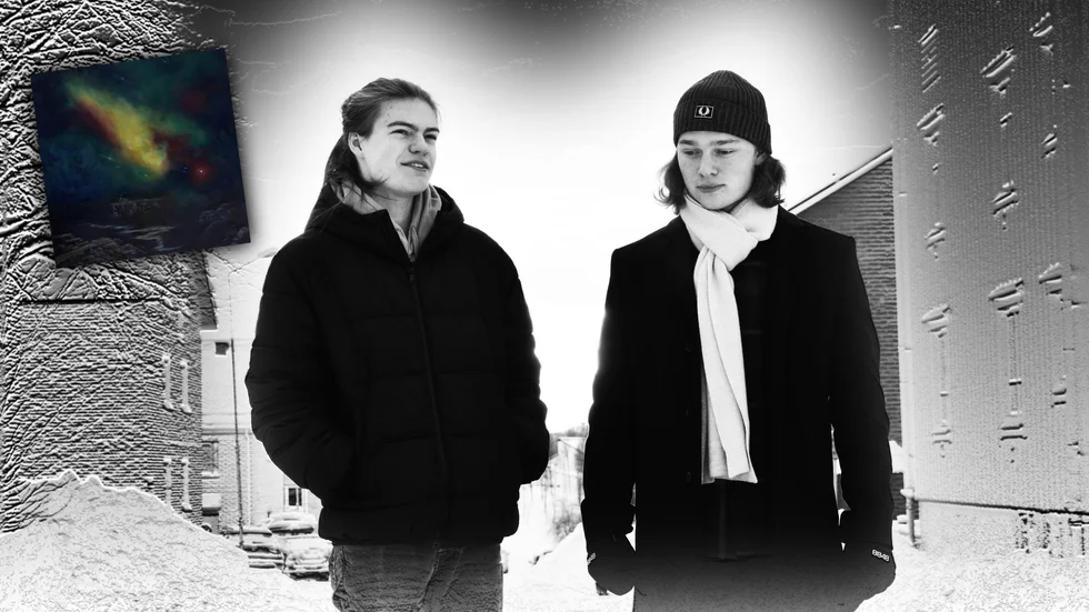 Jaedr består Emil Wikström och Otto Fahlgren. Här syns även albumomslaget till deras andra skiva, ”Solace”. 