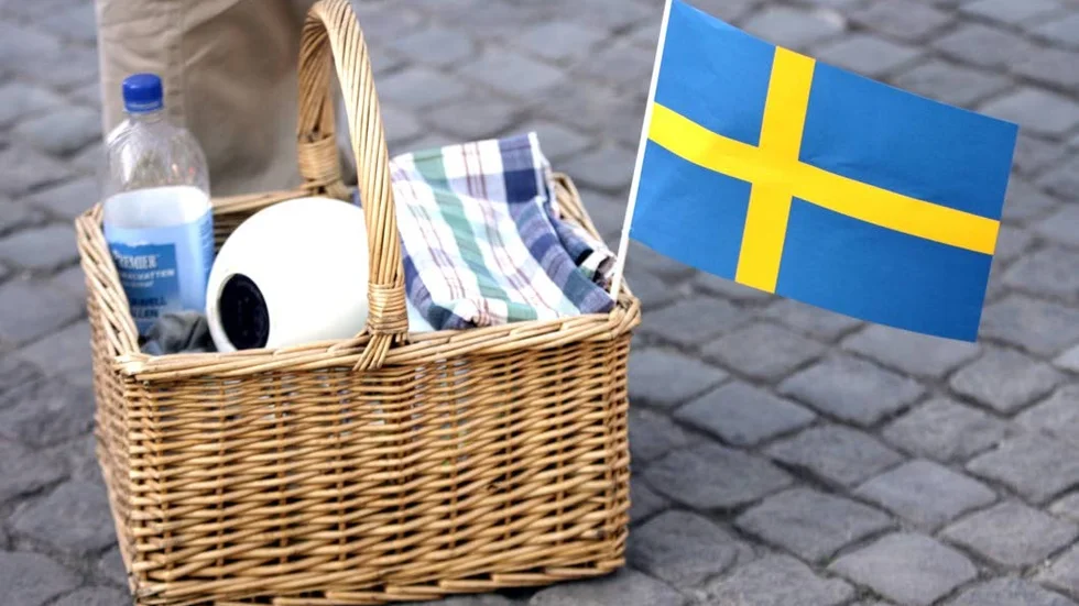 ”Nu fram på våren är det många flaggdagar. Se nu omgående till att du kan hissa flaggan”.