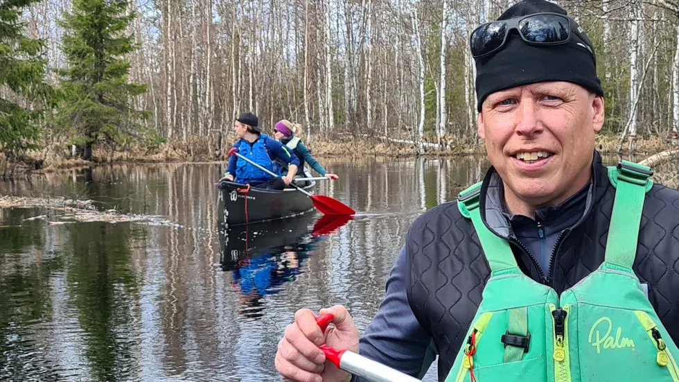 Mats Widgren fick en naturupplevelse han sent ska glömma. Under en kanottur på Vitåälven kom han riktigt nära en av älvens bävrar. 
