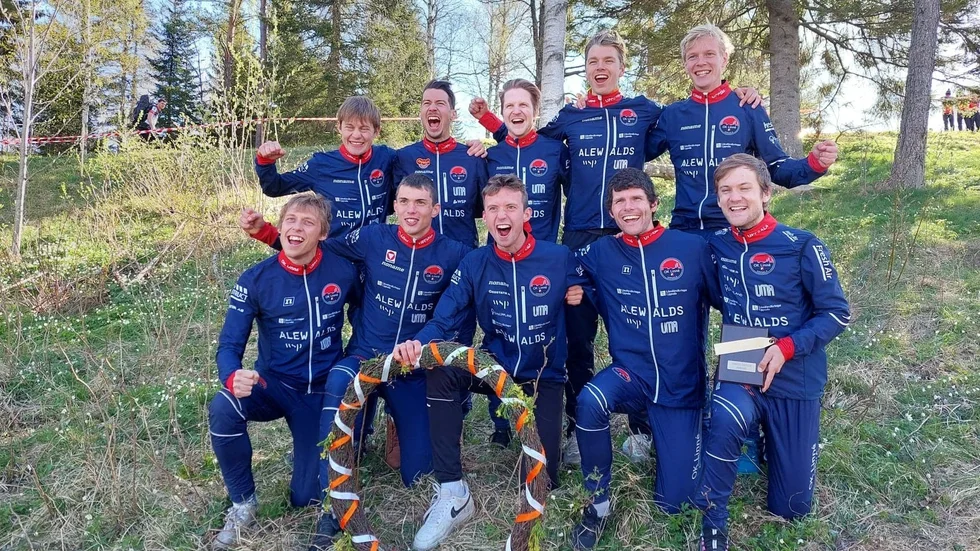 OK Linnés lag firar efter segern i Tiomila.