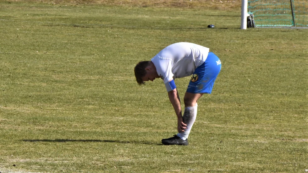 Victor Gustavsson i IFK Tuna suckar. Hans lag föll i toppmatchen mot IFK Västervik.