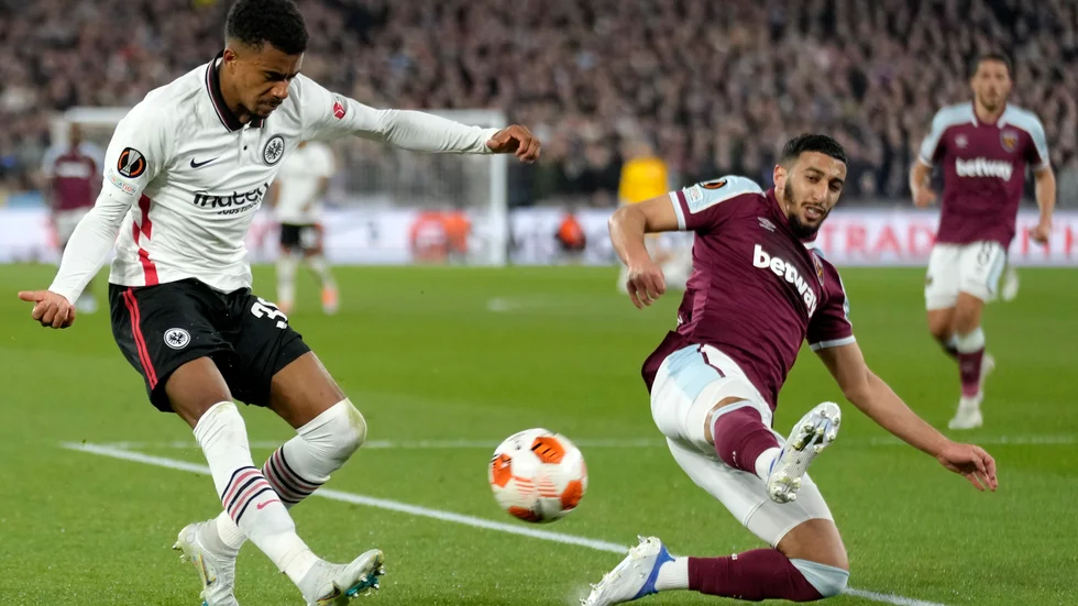 West Ham-supportrar som attackerade två radioreportrar i samband med Europa League-matchen mot Eintracht Frankfurt har identifierats.
