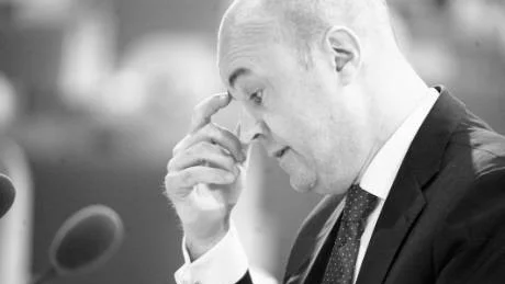 Om man tittar på etniska svenskar mitt i livet så har vi mycket låg arbetslöshet, sa Fredrik Reinfeldt i ett försök att prata bort massarbetslösheten.