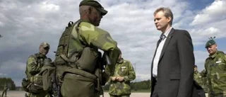 Försvarspolitiker försvarar försvaret