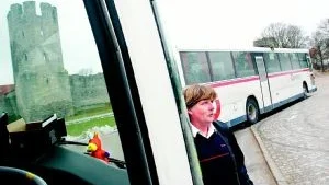 Gotlands kommun har fått en halv miljon kronor från Naturvårdsverket för att få fler att åka buss istället för bil. Det är bra. Men helt omvänt galet blir då de borgerligas höjning av biljettpriserna, som minskar åkandet. Koldioxidutsläppen måste minskas. Foto: Tommy Söderlund/GT-arkiv